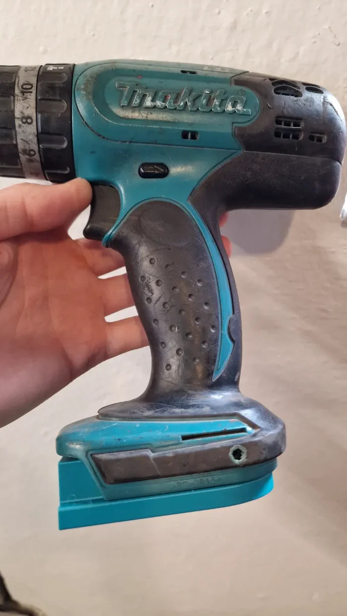 Dewalt 20V uchwyt naścienny