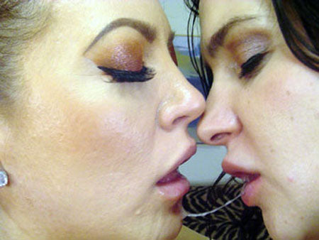 JMR-3105DL  OVERCOME BY THE HEAT Tilly McReese vs Carmen Valentina  Download
