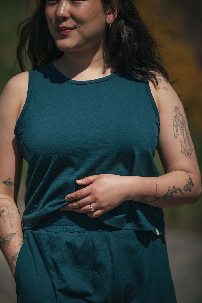 Boxy Tank | Esther is wearing size Medium, height 5.5"