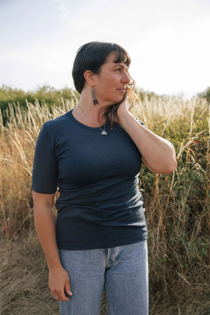 Fitted T | Norah is wearing size Medium, height 5.6"