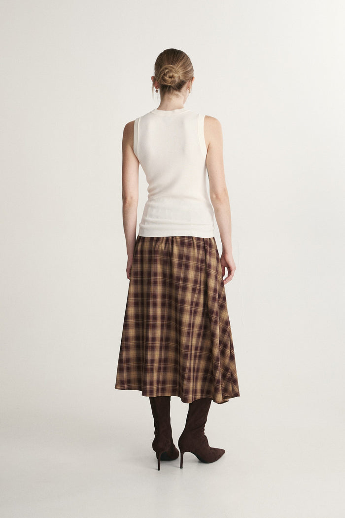 Sleeveless rib sweater